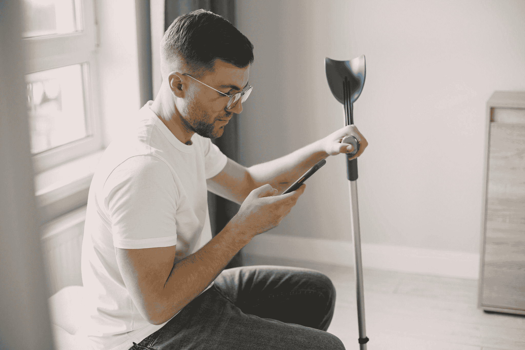 https://www.pexels.com/photo/a-man-holding-a-smartphone-7446632/